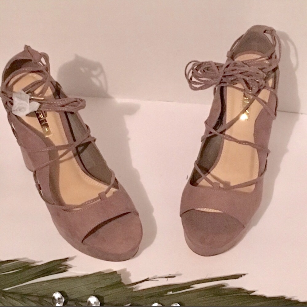 Strap Heels - Picture 2 of 3